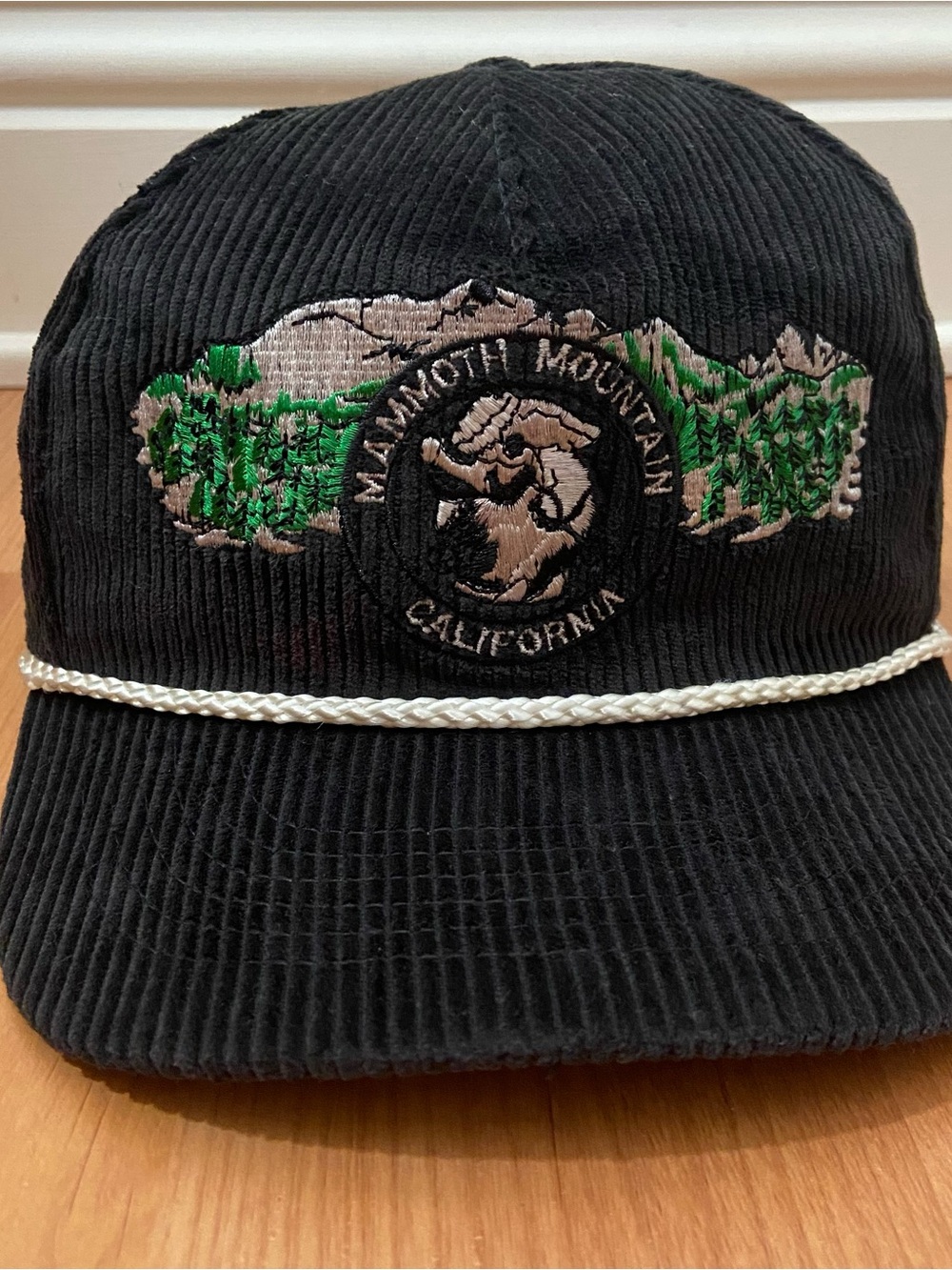 Mammoth Mountain CA Vintage 80s Corduroy Skiing Winter Snap Back Men’s Hat